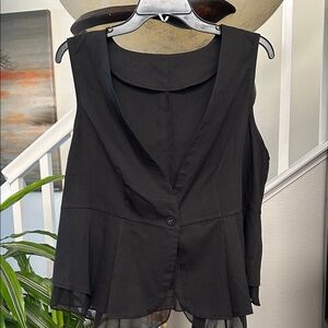 Elegant Black Sleeveless Top/vest